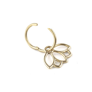 Single 9ct gold small sleeper hoop earring.