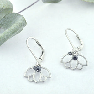 Black diamond bead silver lotus earring.