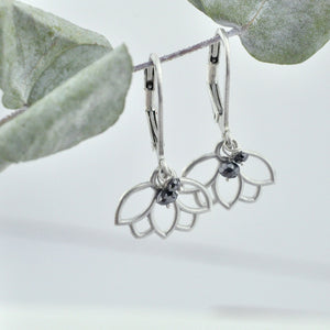 Black diamond bead silver lotus earring.
