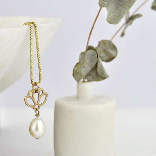 9ct Yellow Gold Lotus Pearl drop necklace.