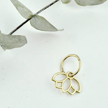 Single 9ct gold small sleeper hoop earring.