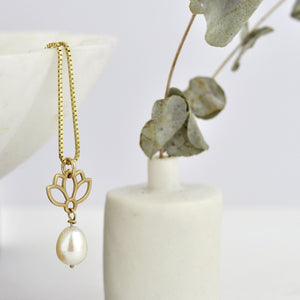 9ct Yellow Gold Lotus drop Moonstone necklace.