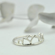 9ct White Gold Tiara ring